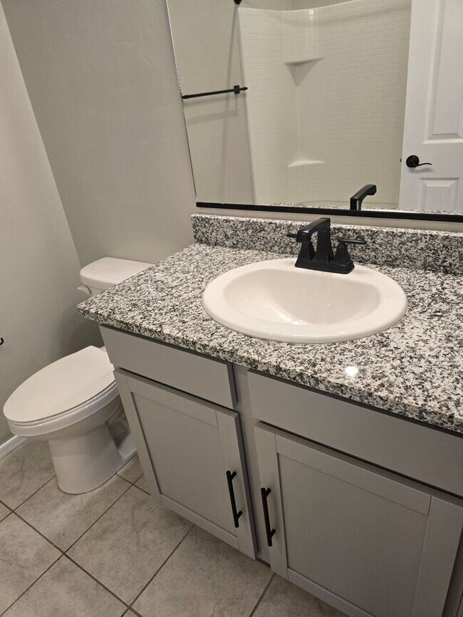 Building Photo - MOVE IN SPECIAL!! 3 Bedroom/ 2 Bath Red Rock Oasis