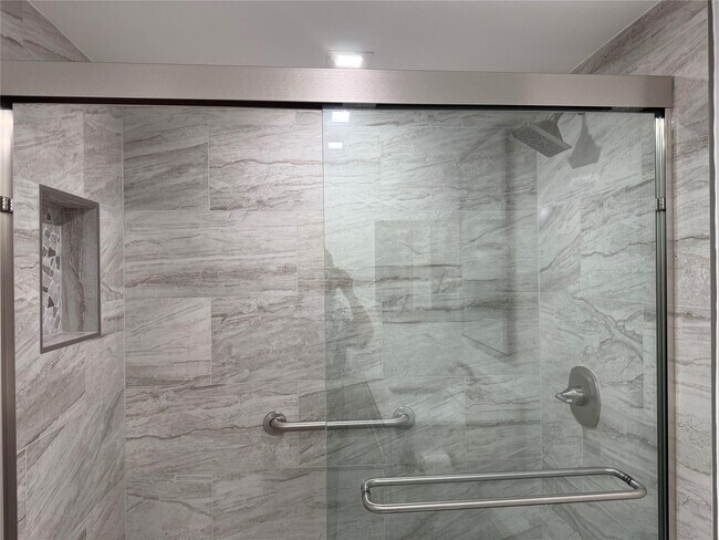 Building Photo - 768 Normandy Ln