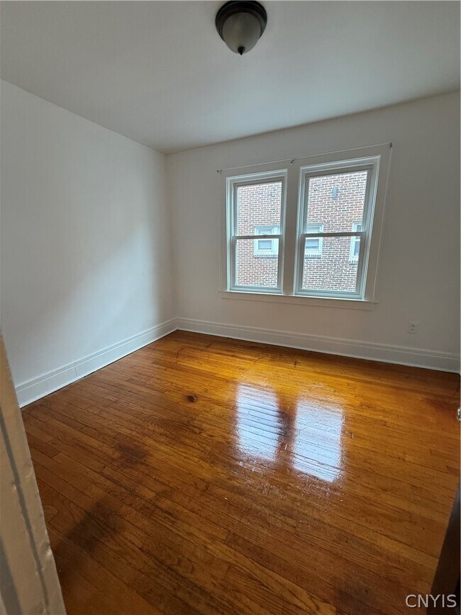 Building Photo - 205 Fellows Ave