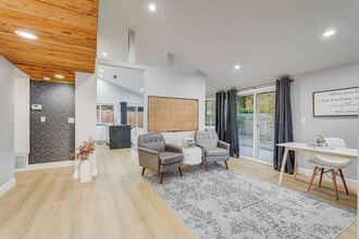 Building Photo - 5030 Kensington Way