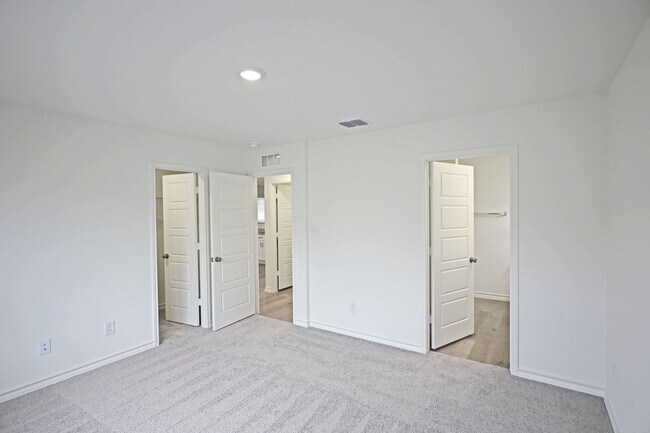Building Photo - 951 Bluegrass Pt