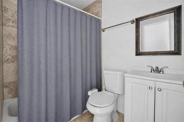 Building Photo - 909 Rosewood Hills Dr