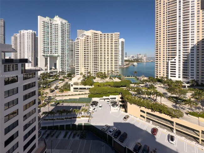 Building Photo - 540 Brickell Key Dr