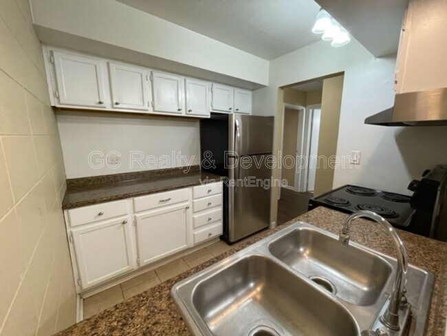 Building Photo - 255 Uteg St