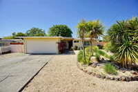 Building Photo - 4 Bed, 2 Bath Home with Spacious Park-Like...