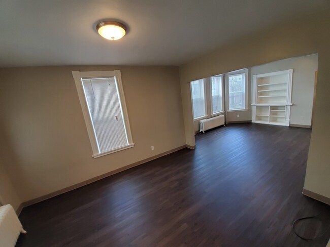 Building Photo - 419 N 1st Ave W