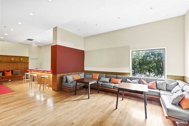 Building Photo - 509 River Rd