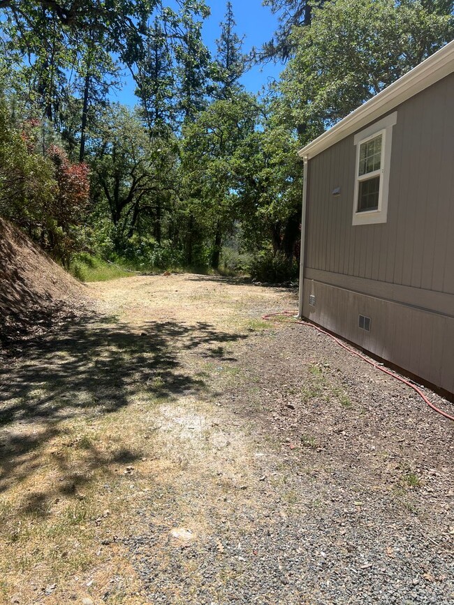 Building Photo - Spectacualr Views of Red Butte Mountains!