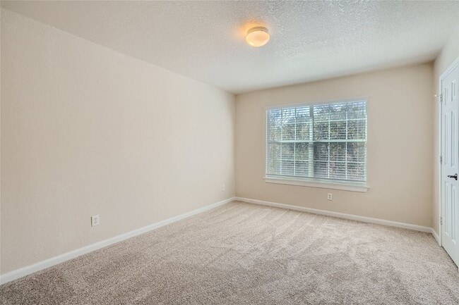 Building Photo - Beautiful Spacious Home!!!!
