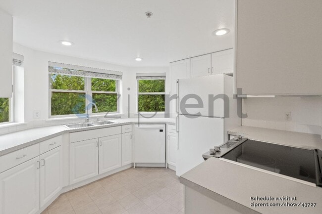 Building Photo - 11570 Stone Ave N