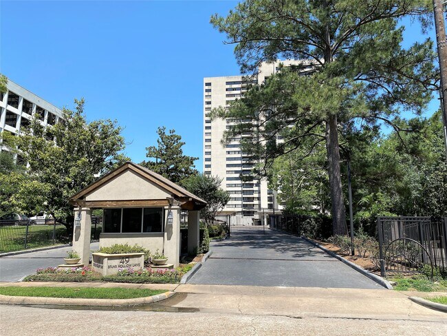 Building Photo - 49 Briar Hollow Ln