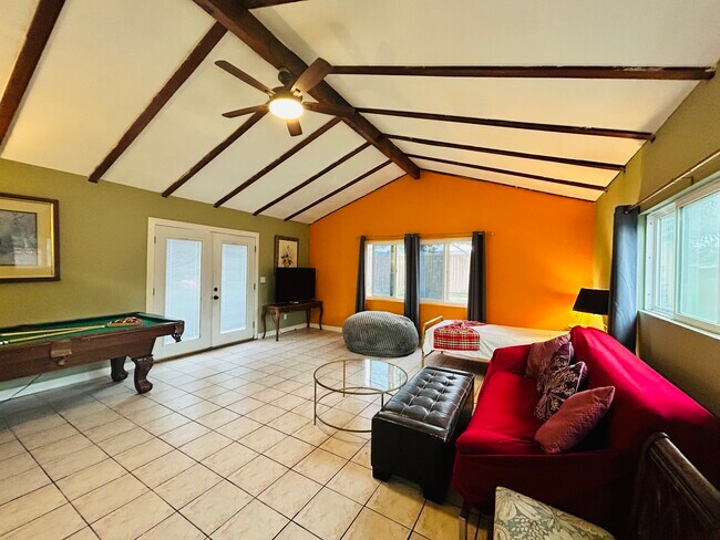 Building Photo - 8871 Belmont St