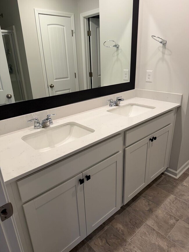 Building Photo - 3 BR/2BA | Newly Renovated Single Family Home | Covered Patio | In Columbia!