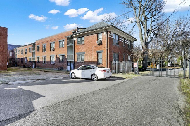 Building Photo - 312 S Cleveland St