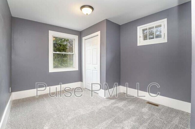 Building Photo - 39 18th St