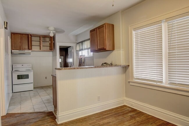 Building Photo - Nicely remodeled 2 bedroom 1 bath home in ...