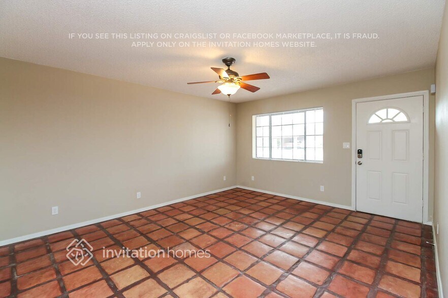 Building Photo - 687 E Del Rio St