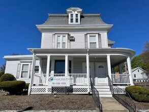 Building Photo - 550 Main St