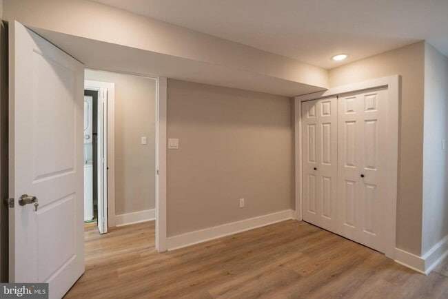 Building Photo - 2825 W Girard Ave