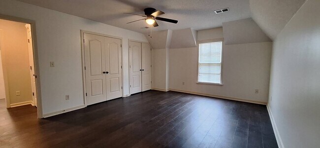 Building Photo - Gorgeous 5 bedroom 3 full bath home for rent