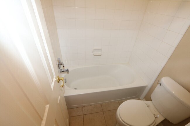 Building Photo - 6011 Hawkes Bay Ct