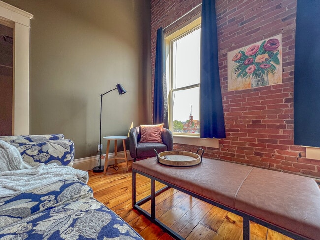 Building Photo - 1175 Iowa St