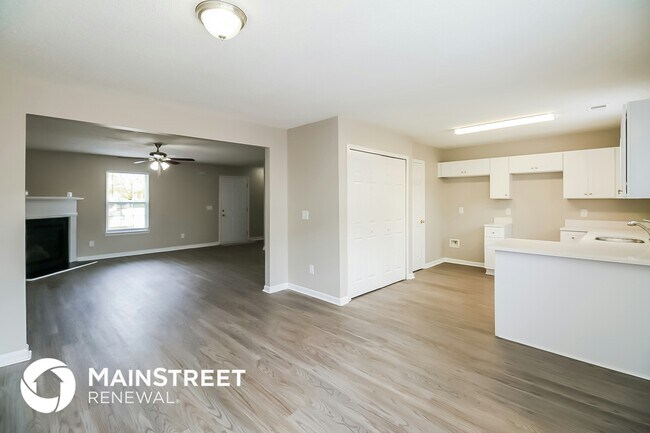 Building Photo - 330 Coral Cir