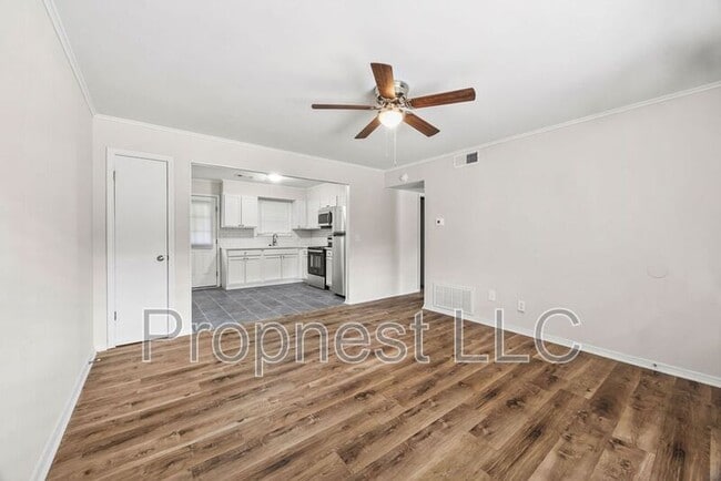Building Photo - 2032 N Gregg Ave