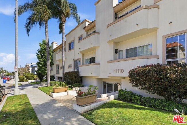 Building Photo - 11110 Camarillo St