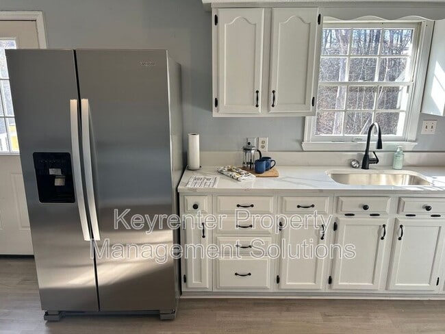 Building Photo - 17 White Oak Dr