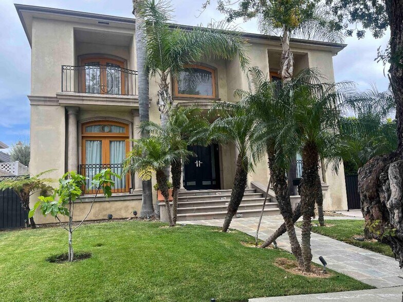 Building Photo - 9033 Cresta Dr