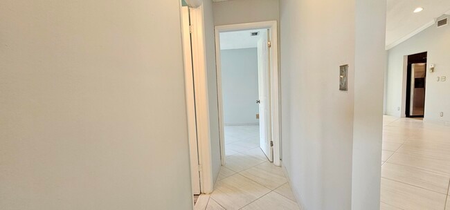 Building Photo - 3298 Shadow Wood Dr
