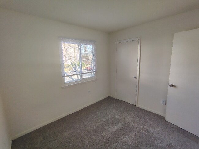 Building Photo - 600 Reusens Rd