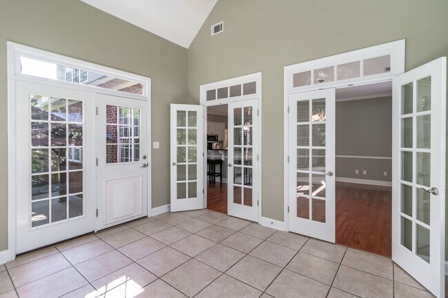 Building Photo - Private, 5 bedroom, 3.5 bath, Evans home-overlooking the woods!