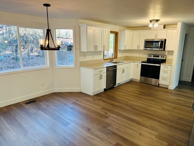 Building Photo - Charming Newly Remodeled Acreage Home
