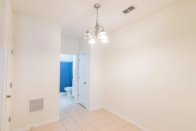 Building Photo - 3 Bed x 3 Bath with Garage!!!!