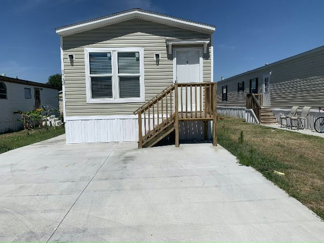 Primary Photo - New & Ready for You! $299 First month's rent!