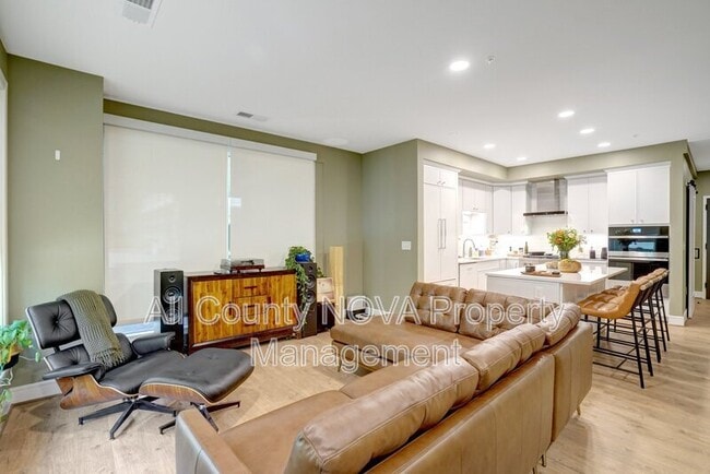 Building Photo - 635 Slaters Ln
