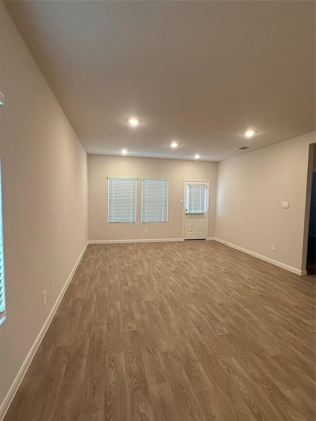 Building Photo - 233 New Albany Ln