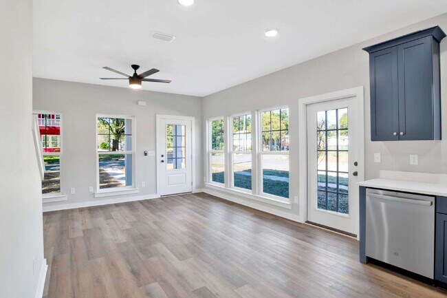 Building Photo - Downtown Pensacola Area 3BR/3BA | Each Bedroom Has Private Bath | Fenced Yard | Water & Lawn Care...