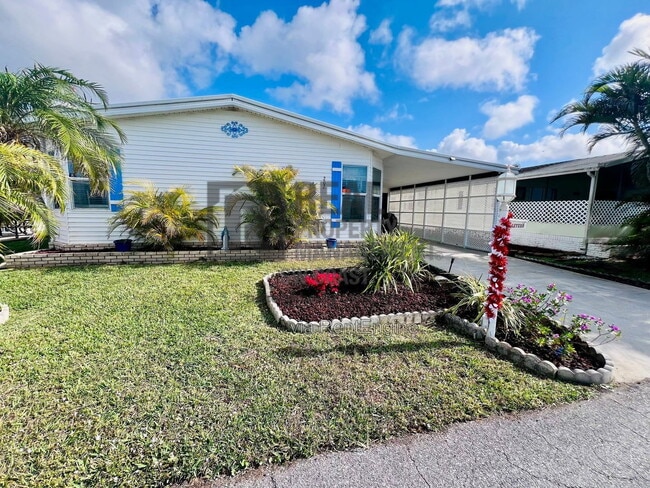 Building Photo - 202 Fan Palm Ln