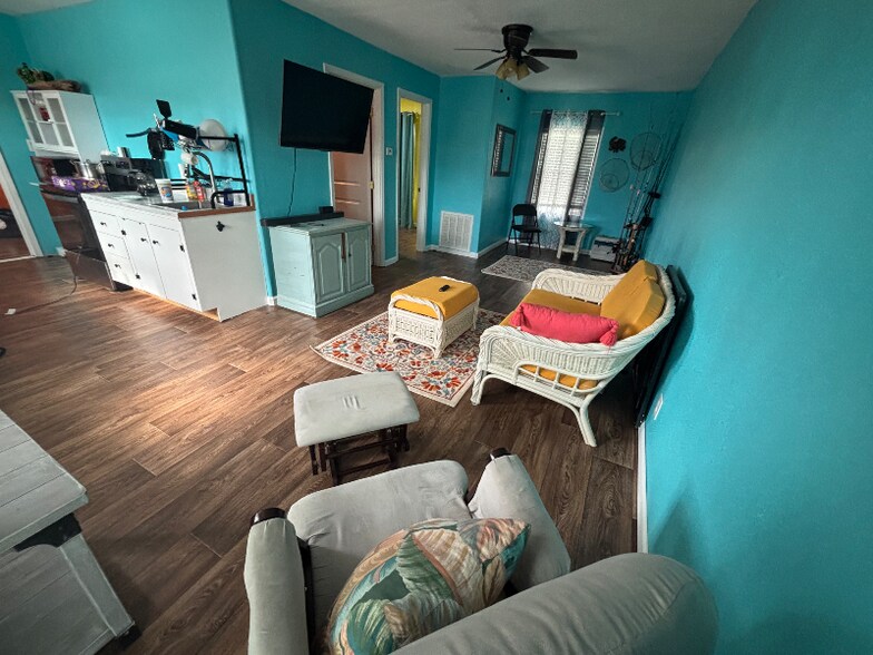 Building Photo - 4099 Shark St