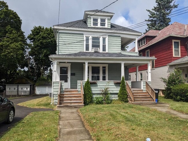 Building Photo - 144 Forest Hill Dr