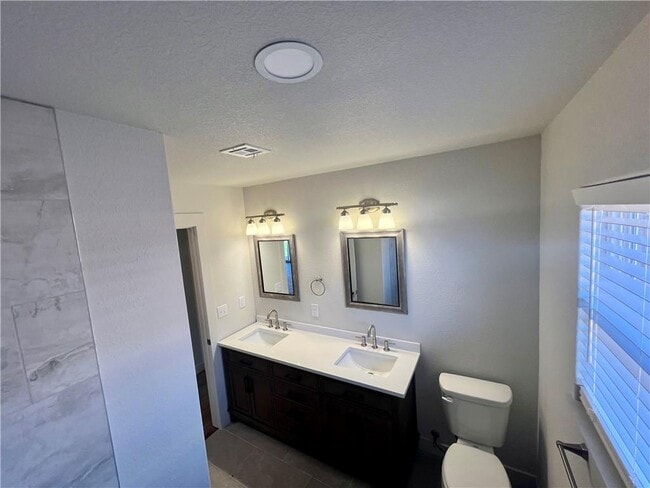 Building Photo - 662 White Oak St