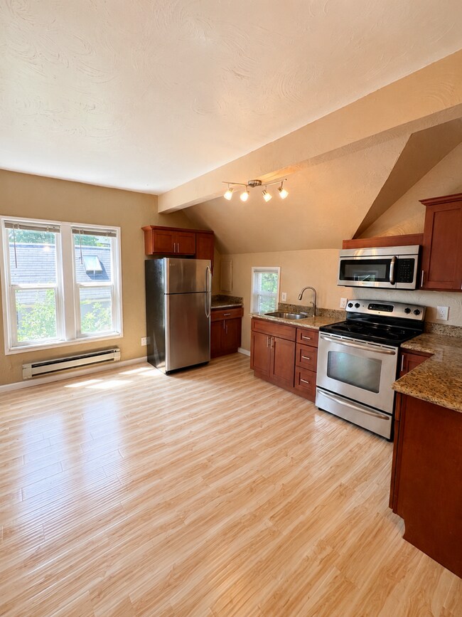 Building Photo - DASILVA RYAN DUPLEX