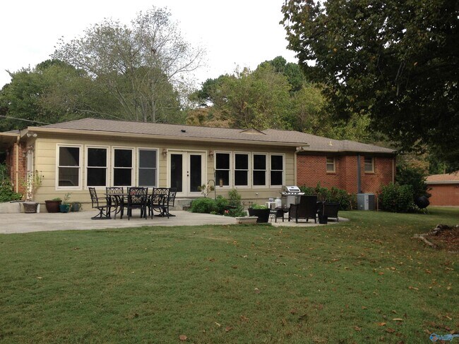 Building Photo - 7601 Martha Dr SE