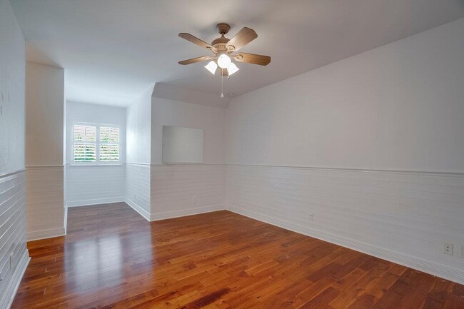 Building Photo - 10200 Treasure Island Dr