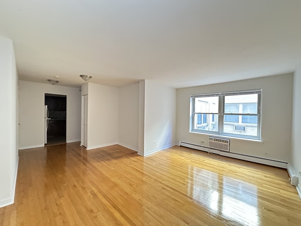 Building Photo - 6830 N Sheridan Rd