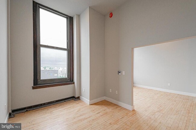 Building Photo - 1300 S 19th St