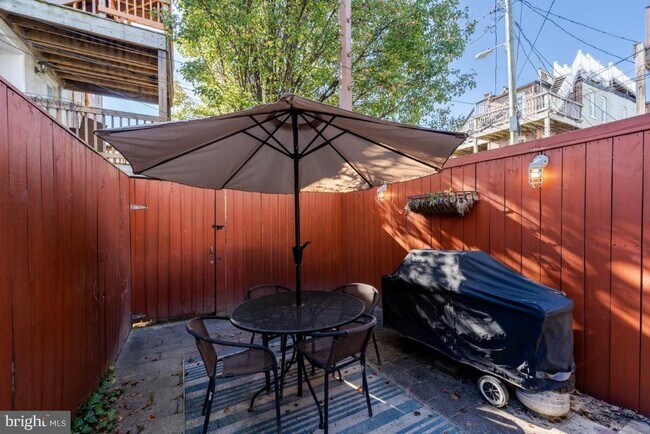 Building Photo - 2517 Fleet St